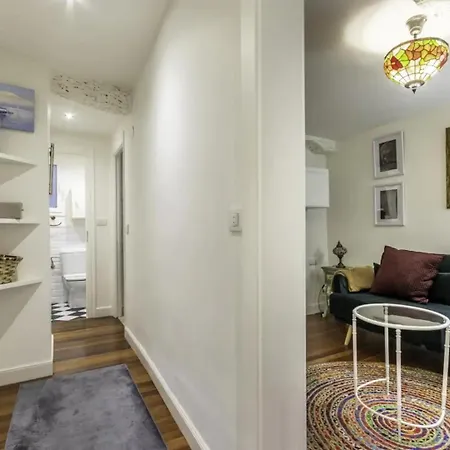 Casco Viejo, Tranvia, Metro, A Pie * Бильбао