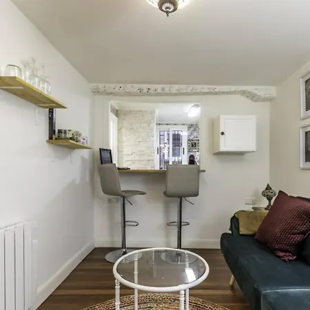 Casco Viejo, Tranvia, Metro, A Pie Daire *