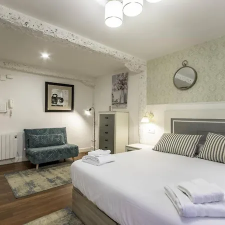 Casco Viejo, Tranvia, Metro, A Pie * Μπιλμπάο