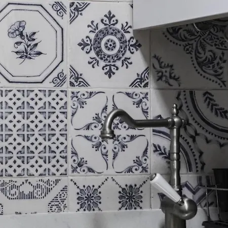 Casco Viejo, Tranvia, Metro, A Pie Бильбао